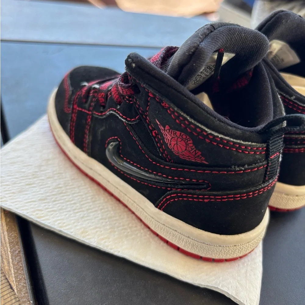 Size 7C Nike Air Jordan Retro 1 Mid Toddler used CU6619-062
